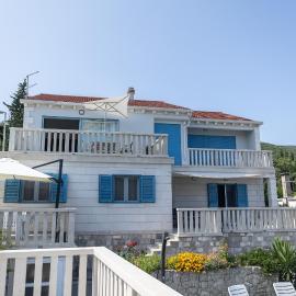 Apartments Seafront、Pupnatのホテル