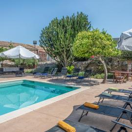 Sa Barcella TI 64, hotell i Sineu
