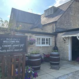 The Crewe Arms – hotel w mieście Hinton in the Hedges