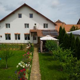 PENSIUNEA ILEANA "Adults Only", hotel a Orlat