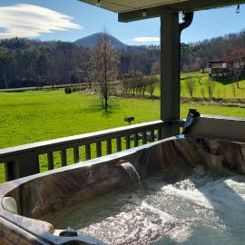 Cozy Cottage with Full View of the Mountains!, hotel a Blue Ridge