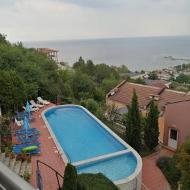 The Seaview jacuzzi Suite complex Karia, hotel in Kavarna