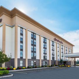 Hampton Inn Buffalo-Airport Galleria Mall โรงแรมในชีคโทวากา