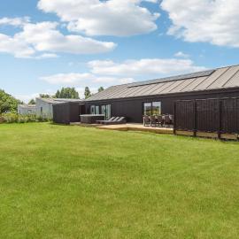 Lovely Home In Nexø With Sauna, hotel Neksøben
