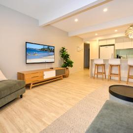 Stylish 2 b/r apartment - 4 guests, garage ZC5