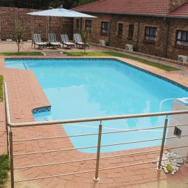 EMPEROR LODGE AND TOURS, hotell i Germiston