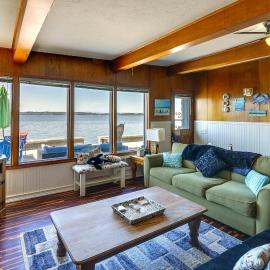 Waterfront Birch Bay Cabin: Beach Access & Sunsets, hotel in Blaine