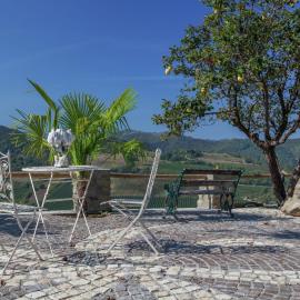 Apartment in quiet and green environment with swimming pool, hotel u gradu 'Modigliana'