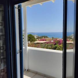Peaceful getaway for 2 - amazing sea view/sunbeds!