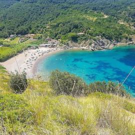 Nisportino, Elba. Bilocale con patio vista mare.