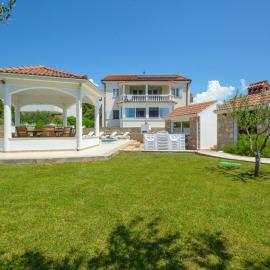 Apartment Aquanur-5 by Interhome, hotel i Sovlje