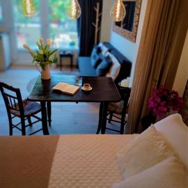 Angel's Suites, hotel v Samosu