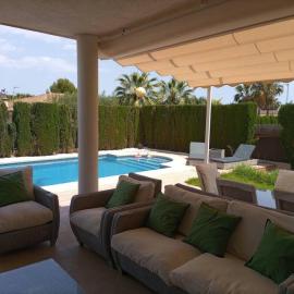 Villa de 4 habitaciones en Urbanización Privada, hotel a Puçol