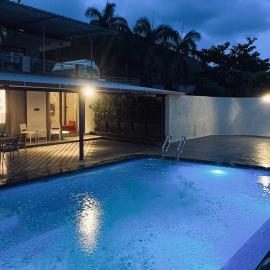 Jumbo Sapphire Luxe,2BHK Chalet with Private Pool & Jacuzzi, hotel v destinácii Malavli