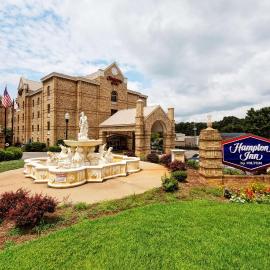 Hampton Inn Newberry Opera House, מלון בניוברי