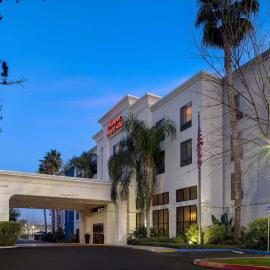 Hampton Inn & Suites Tulare, hotel v destinaci Tulare