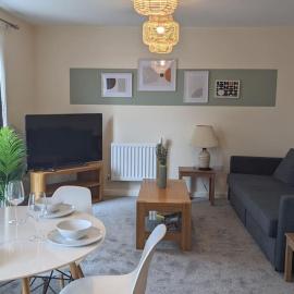 Homely 2 bed duplex with a river view, Hotel in Southampton
