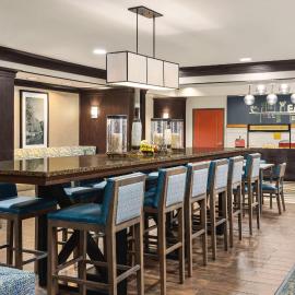 Hampton Inn New Albany, hotel u gradu Nju Olbani