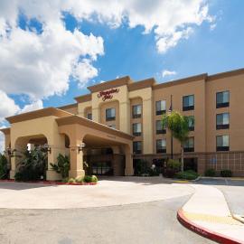 Hampton Inn Visalia, хотел в Вайселия