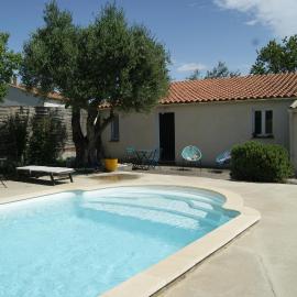 Studio avec piscine