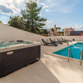 Villa Dono, hotel u Sutivanu