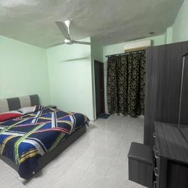 Elvina Guesthouse @ Laguna Condo Resort PD, hotel in Kampong Tanah Merah