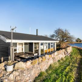 2 Bedroom Amazing Home In Otterup, hotel u gradu Otterup