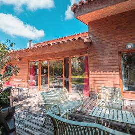 Chambre d’Hôtes Neptune Wood، فندق في Arzens