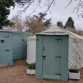 South Wales Yurt-Cosy, log burner & private garden、Undyのホテル