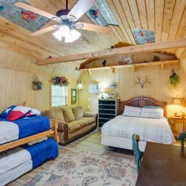 Emory Studio Cabin w/ Lake Fork Boat Access!, hotel en Emory