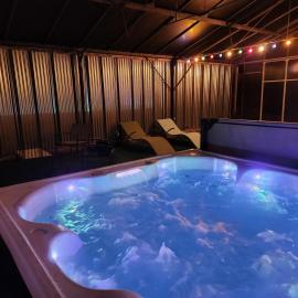 Gîte de Charme proche Loire à Vélo avec Jacuzzi Privatif