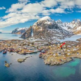 Lofoten Aurora Seafront Penthouse 罗弗敦极光海滨顶层豪华公寓, hotel in Å