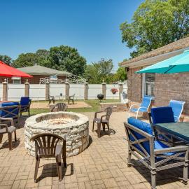 Centrally Located Hampton Home: 6 Mi to Downtown!, hotel a Hampton