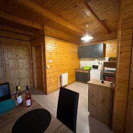 Virág Apartman – hotel w mieście Felsőtárkány
