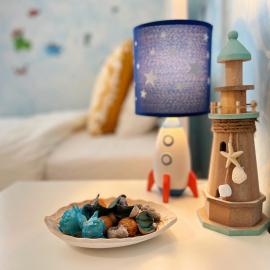 Cozy fairytal garden apartment, Family Friendly, Free parking, 15 Min to Airport
