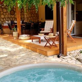 Salt & Stone Villa, hotel Pagban