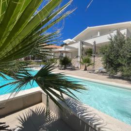 Apartments and Rooms Mateša, khách sạn ở Vodice