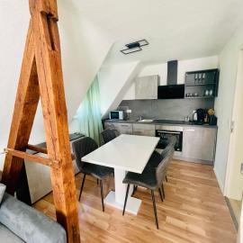 3Room-Central-Modern near MTU- The Zeppelin by Lakescape FeWos, hotel in Friedrichshafen