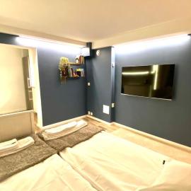 Extraordinary apartment with double shower, ξενοδοχείο σε Norrahammar