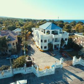 Little Savoy Guest House new, hotel di Runaway Bay