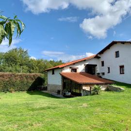 Bidegurutzeta landetxea, hotell i Urnieta