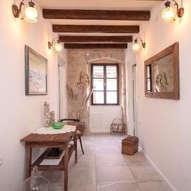 Holiday Home Skala and Kala with hot tubs, ξενοδοχείο σε Pitve