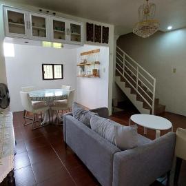 YYY's Townhouse, hotel em Malolos