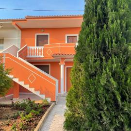 Villa Joli - Spacious Houses with Yard & Parking in Central Vlore