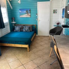 Bungalow avec piscine, hotel in Sainte-Marie