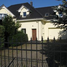 Spacious Family House/ 5 bedrooms/ 12km to Opole، فندق في Kolanowice