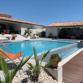 Charmant Appartement au calme avec piscine au pied du Ventoux en Provence, hotel en Carpentras