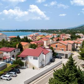 Apartments Diora, hotel di Seline