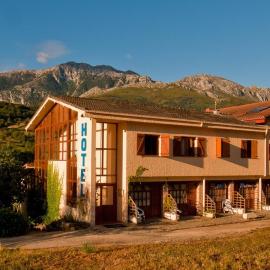 Hotel Torrecerredo, מלון בארנאס דה קבראלס