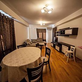 Lovely 2-bedroom condo with private garage, hotel sa Budva